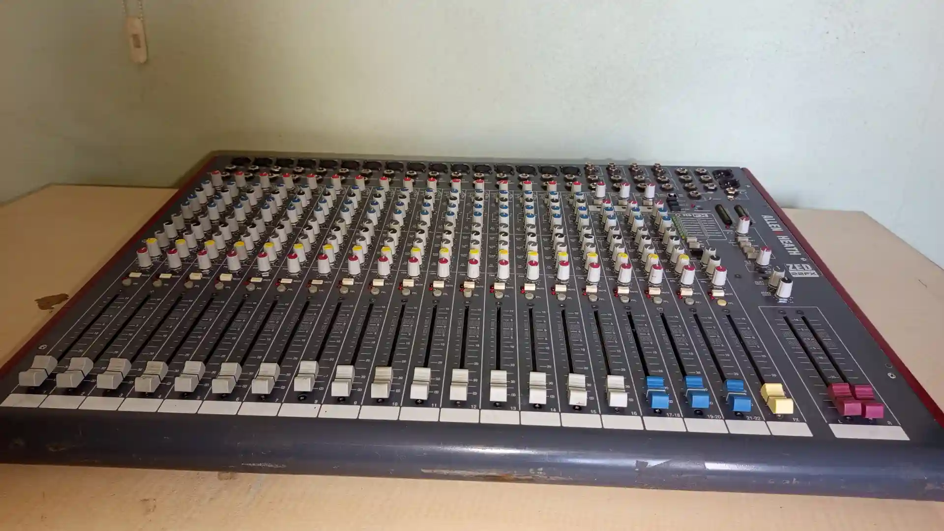 Turne Kalitesinde Allen & Heath ZED-22FX - Efektli & USB Ses Kartlı Analog Mikser - Galeri 3