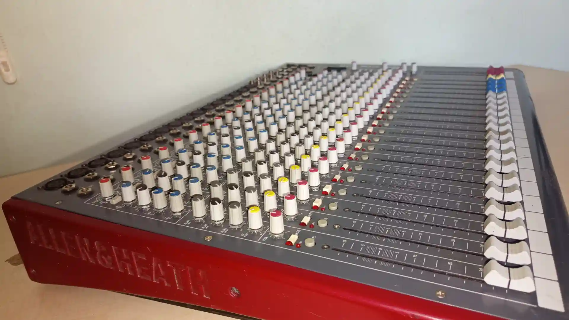 Turne Kalitesinde Allen & Heath ZED-22FX - Efektli & USB Ses Kartlı Analog Mikser - Galeri 4
