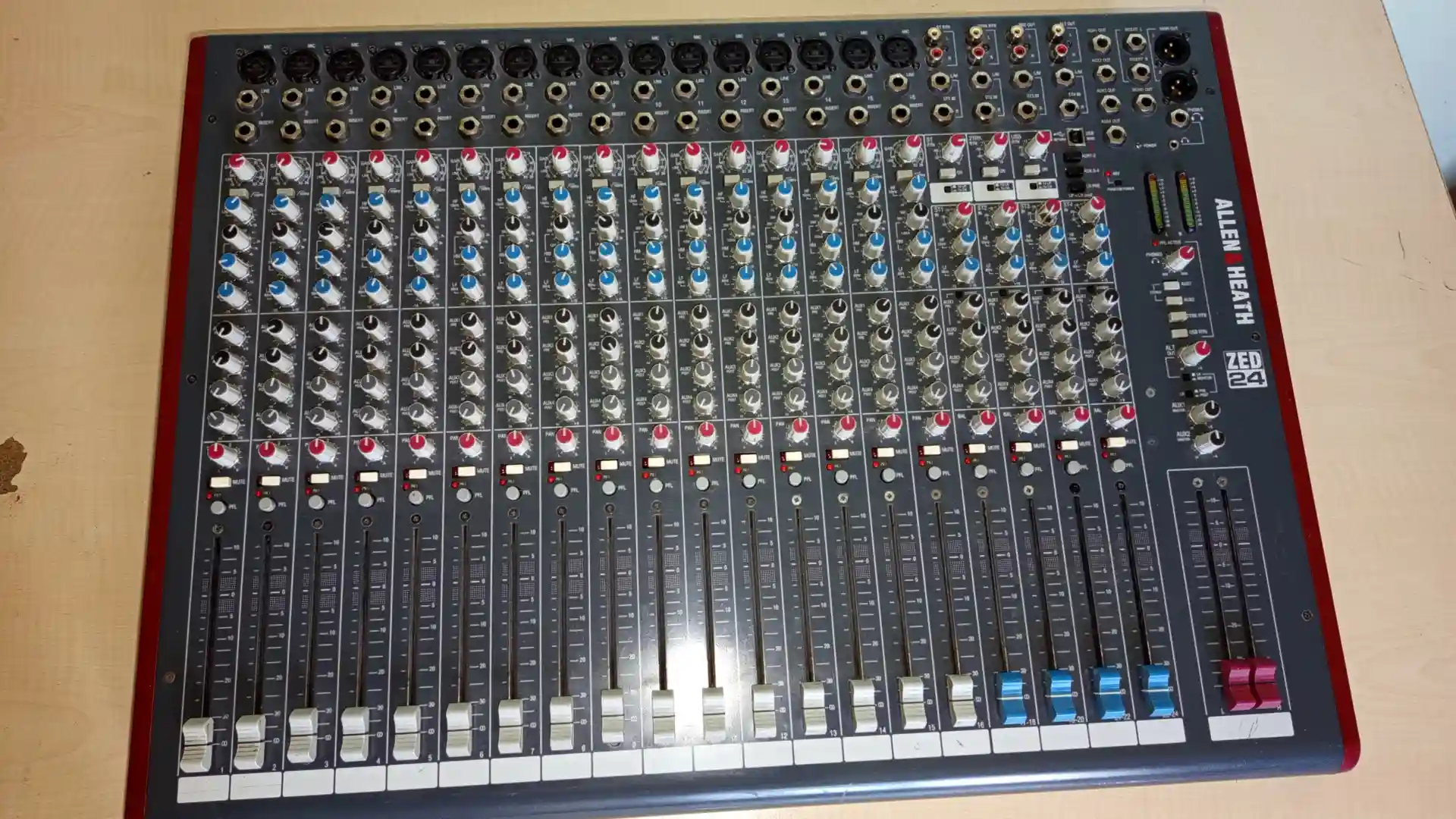 Geniş Sahne İçin Allen & Heath ZED-24 Mikser + Dahili Efekt Modifiyeli - Analog Mikser Elazığ