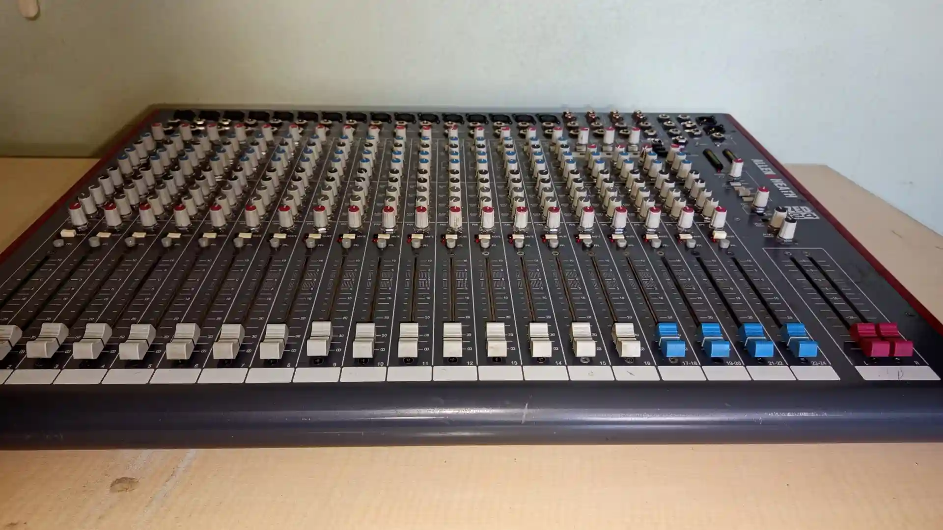Geniş Sahne İçin Allen & Heath ZED-24 Mikser + Dahili Efekt Modifiyeli - Galeri 2