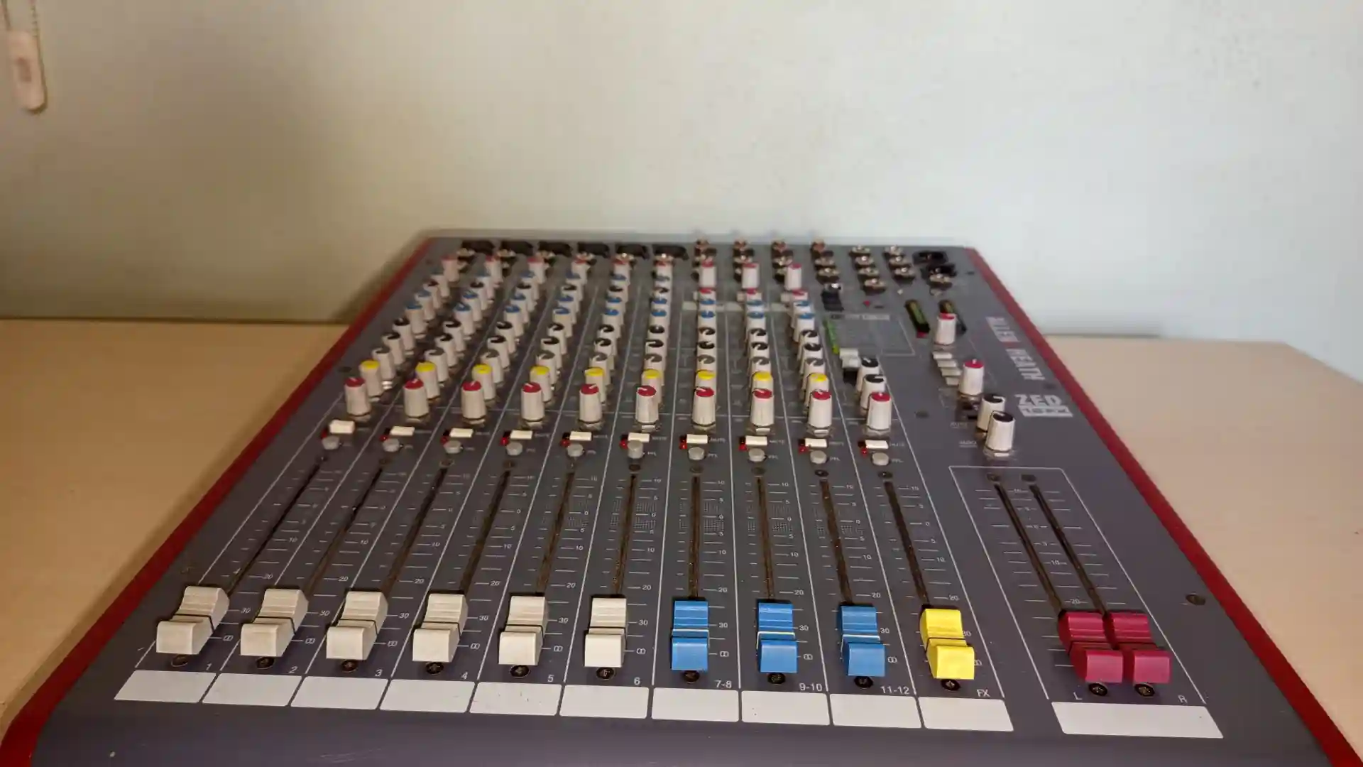 Allen & Heath ZED-12FX - Tertemiz / USB Ses Kartlı & Efektli Mikser - Galeri 2