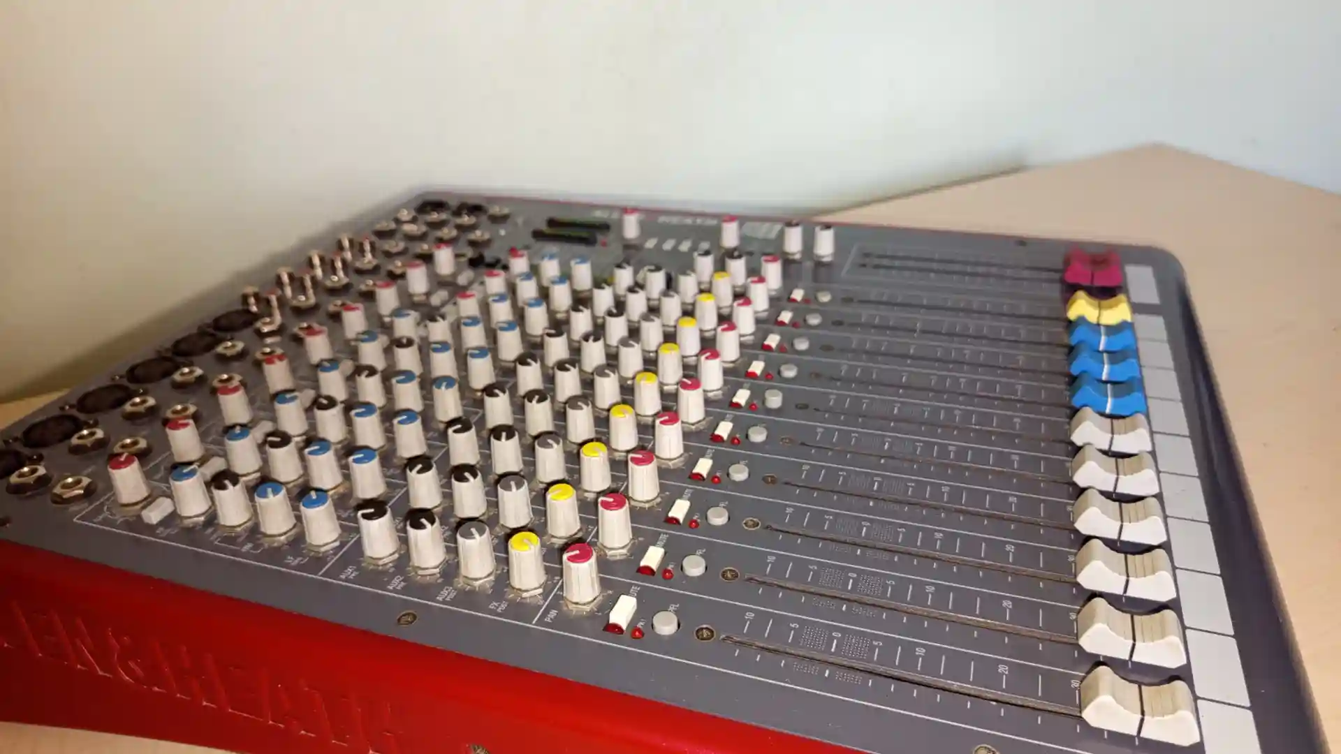 Allen & Heath ZED-12FX - Tertemiz / USB Ses Kartlı & Efektli Mikser - Galeri 3