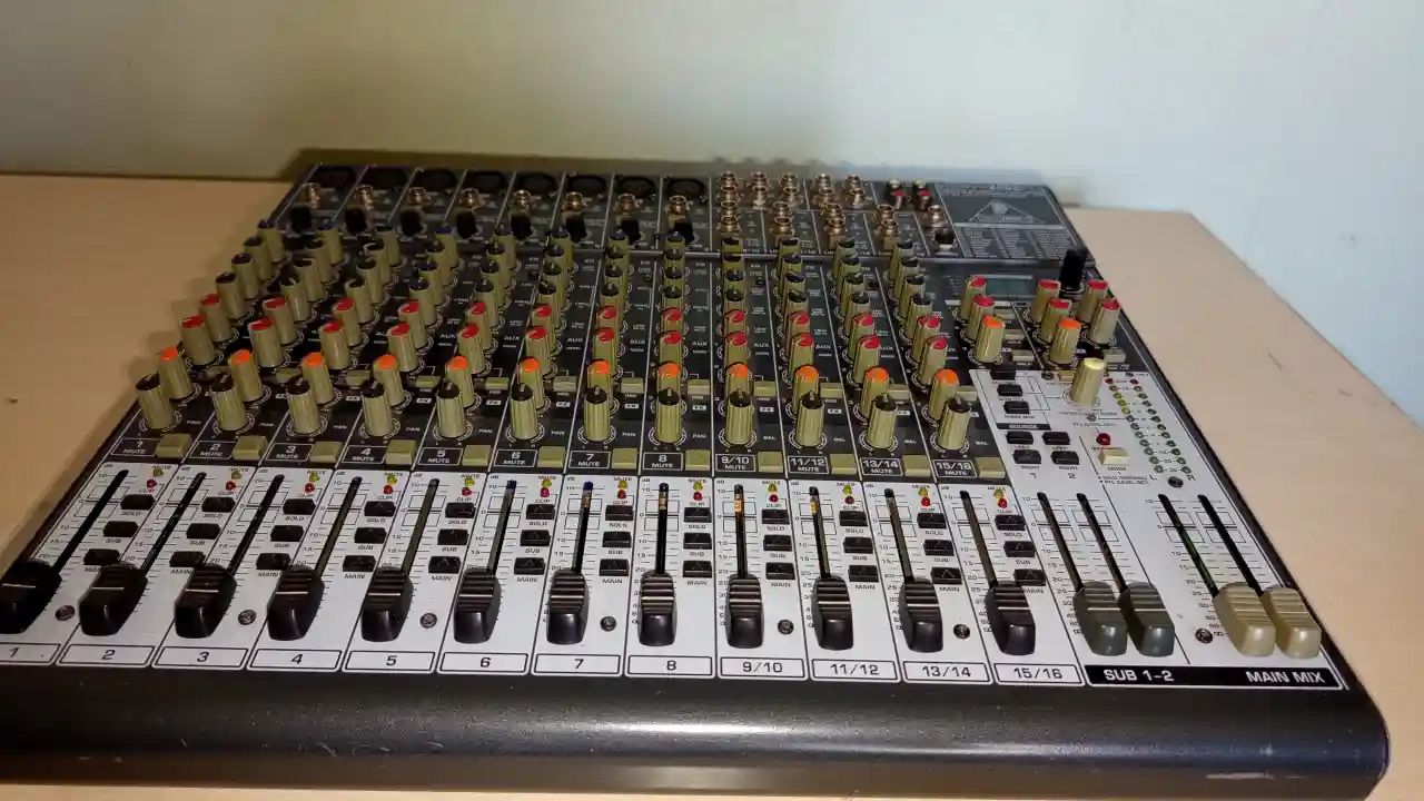 İkinci el Satılık Behringer Xenyx 2222FX ses mikseri - Galeri 2